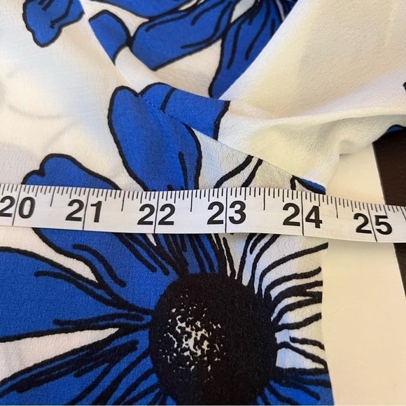 Karen Kane Blue Daisy Handkerchief Blouse Size XL - Picture 10 of 12